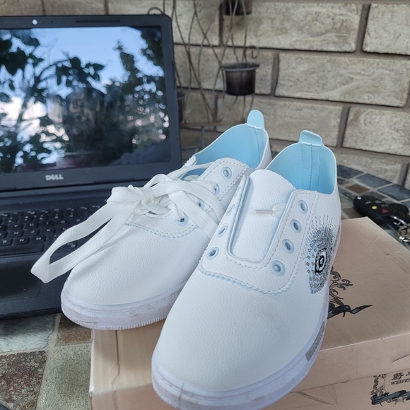 Ladles Sneakers - Picture 6 of 9